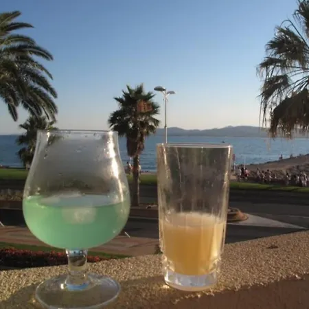 Les Pieds Dans L'eau Pour 6 Personnes A Saint-raphael Lägenhet