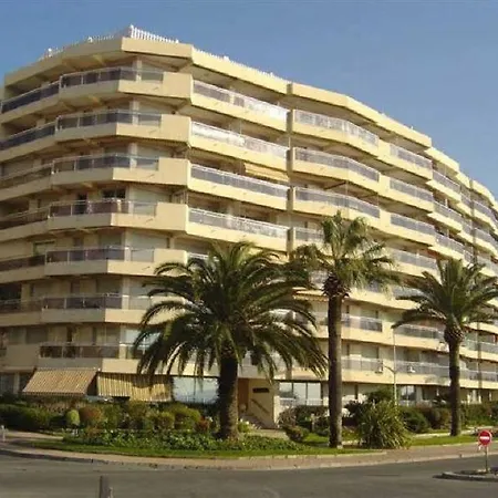 Les Pieds Dans L'eau Pour 6 Personnes à Saint-raphaël