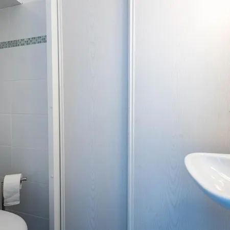 Les Pieds Dans L'eau Pour 6 Personnes A Saint-raphael