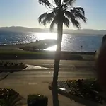 Les Pieds Dans L'eau Pour 6 Personnes A Saint-raphael