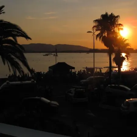 Apartment Les Pieds Dans L'eau Pour 6 Personnes A Saint-raphael Saint-Raphael (Var)