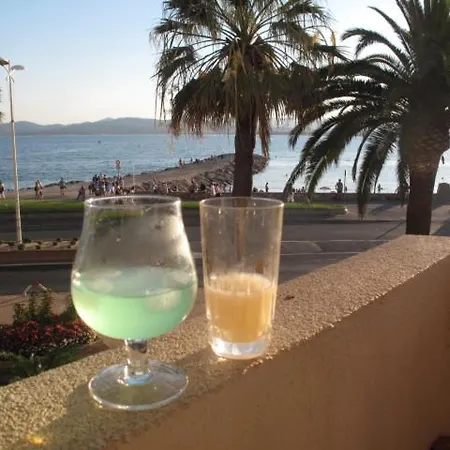 Les Pieds Dans L'eau Pour 6 Personnes A Saint-raphael Saint-Raphael (Var)
