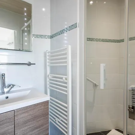 Les Pieds Dans L'eau Pour 6 Personnes A Saint-raphael *