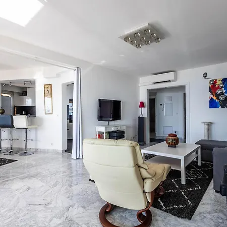 Apartment Les Pieds Dans L'eau Pour 6 Personnes A Saint-raphael Saint-Raphael (Var)