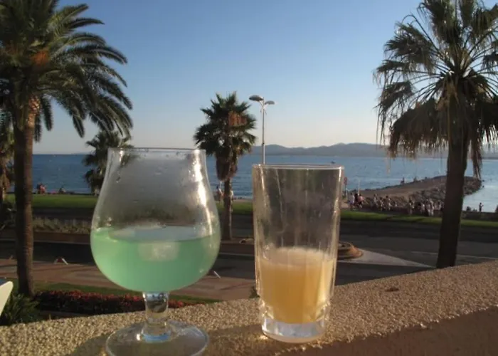 Les Pieds Dans L'eau Pour 6 Personnes A Saint-raphael Apartment