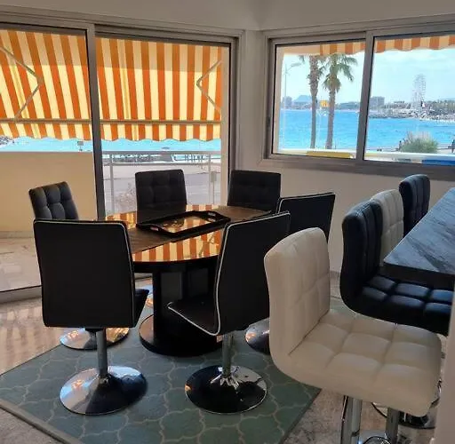 Apartment Les Pieds Dans L'eau Pour 6 Personnes A Saint-raphael *