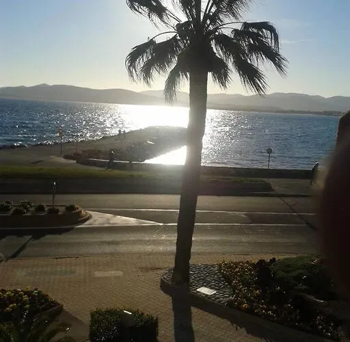 Les Pieds Dans L'eau Pour 6 Personnes A Saint-raphael