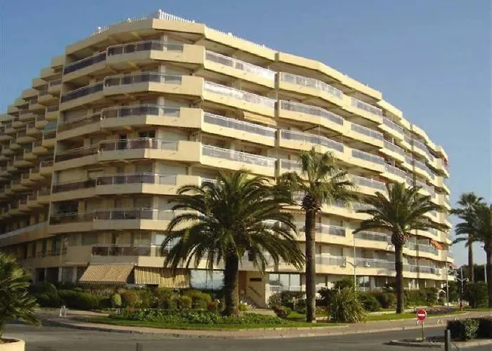 Les Pieds Dans L'eau Pour 6 Personnes A Saint-raphael