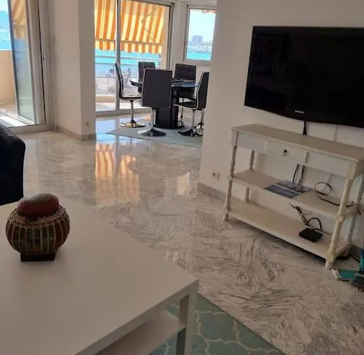 Les Pieds Dans L'eau Pour 6 Personnes A Saint-raphael Apartment