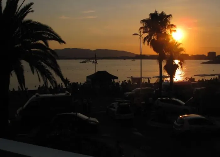 アパート Les Pieds Dans L'eau Pour 6 Personnes A Saint-raphael Saint-Raphaël