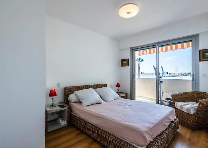 Les Pieds Dans L'eau Pour 6 Personnes A Saint-raphael Saint-Raphaël