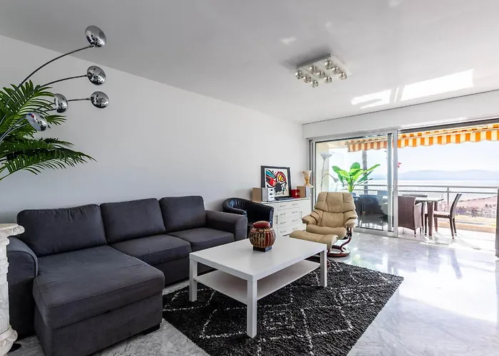 Les Pieds Dans L'eau Pour 6 Personnes A Saint-raphael Apartment