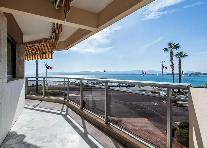 Apartment Les Pieds Dans L'eau Pour 6 Personnes A Saint-raphael *