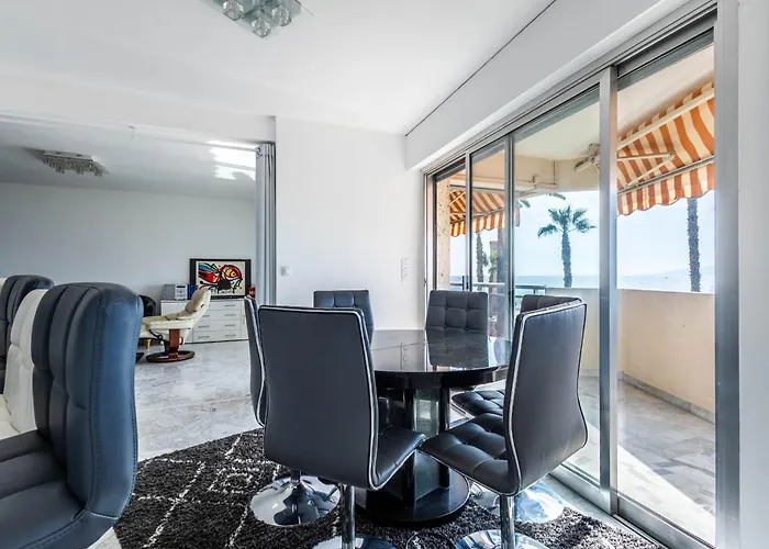 Les Pieds Dans L'eau Pour 6 Personnes A Saint-raphael *