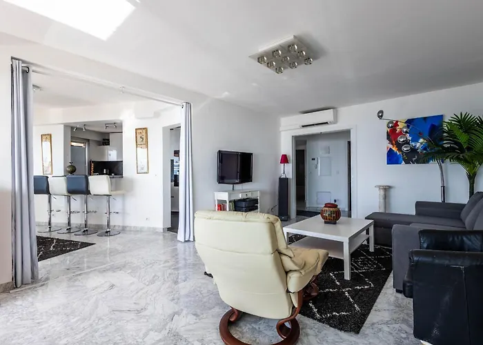 Apartment Les Pieds Dans L'eau Pour 6 Personnes A Saint-raphael Saint-Raphaël